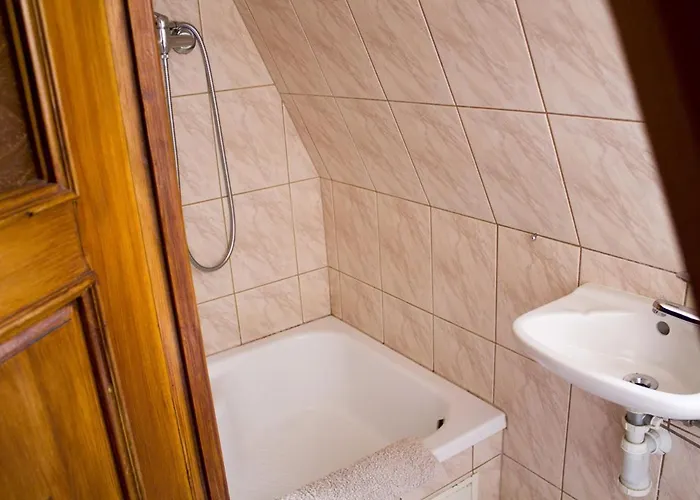 Willa W Dolinie * 스클라르스카포렘바